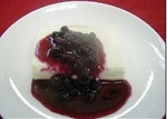 Rare cheesecake blueberry sauce